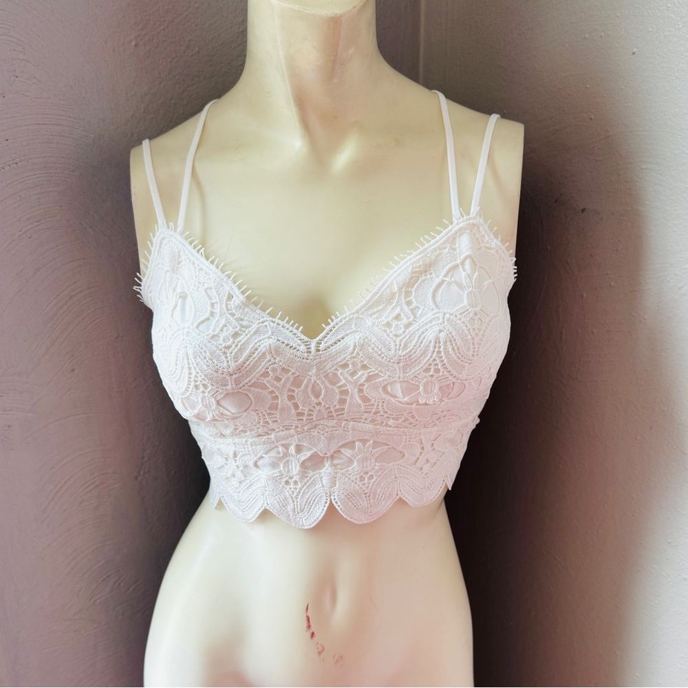 Listicle Lacy cropped top nwt size med cream color
